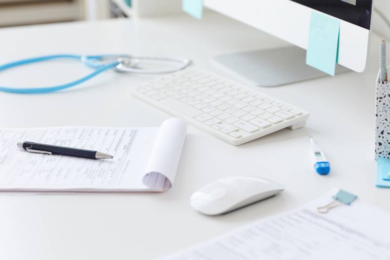 Matériel médical et ordinateur